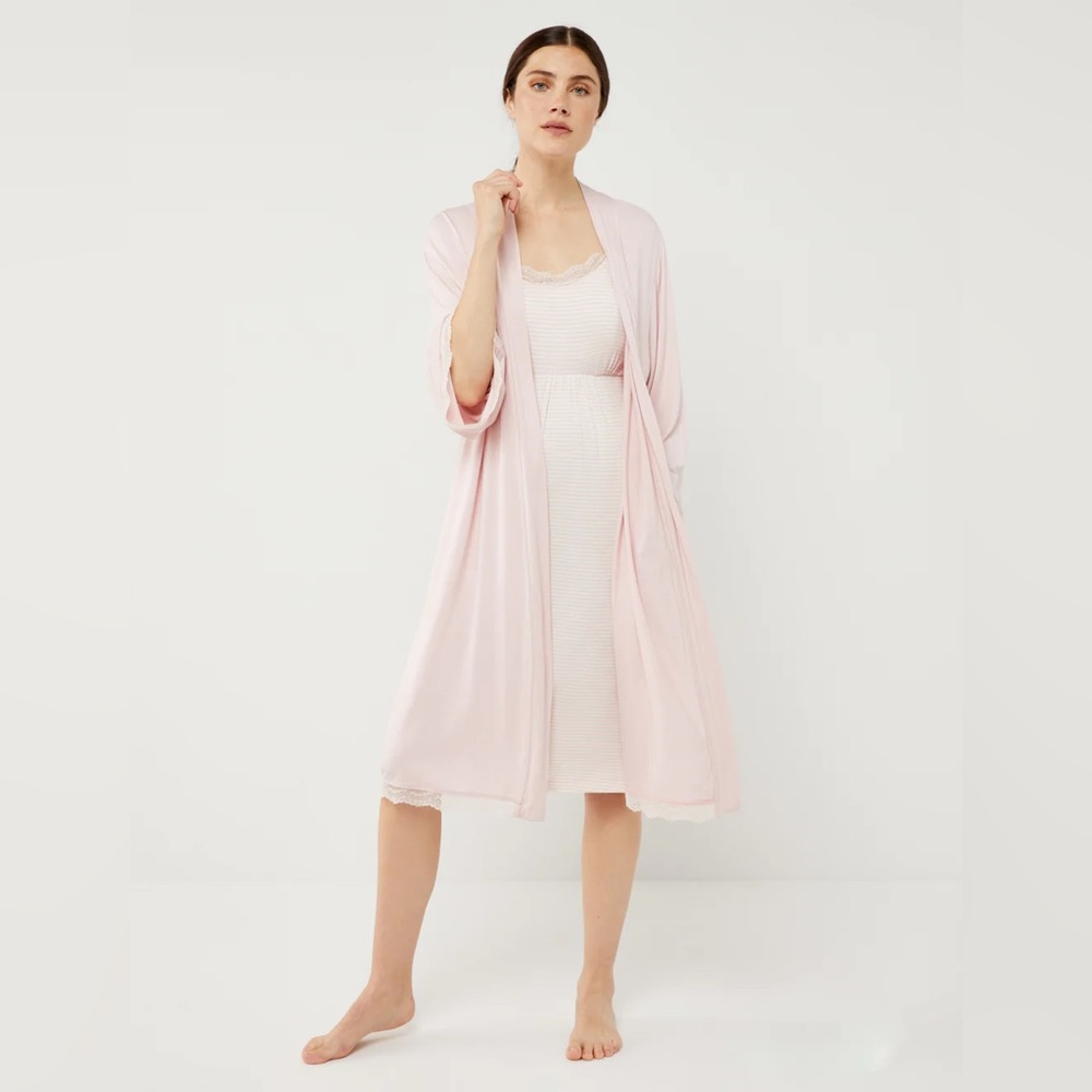 A Pea in the Pod Nursing nightgown and robe set